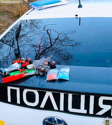 У Івано-Франківську поліціянти затримали "закладчицю", яка збувала наркотичні речовини