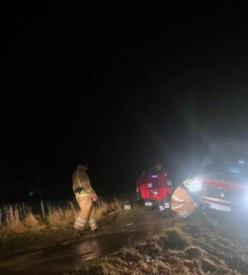 На Прикарпатті автомобіль швидкої допомоги застряг на дорозі