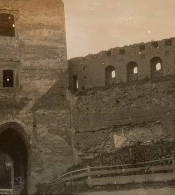Небанальний ракурс: показали столітнє фото Луцького замку