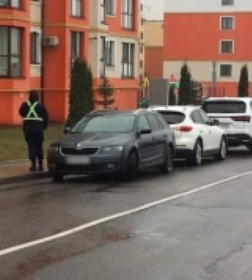 На одному з мікрорайонів Рівного оштрафували понад три десятки водіїв