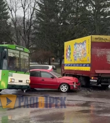 У Рівному на стіні МБК з&#039;явилася табличка народному артисту України (ВІДЕО)