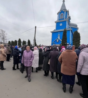 Шарпанина біля храму: в громаді на Волині конфлікт між прихильниками УПЦ та ПЦУ