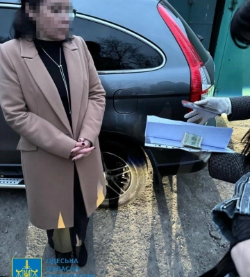 Посадовиця Одеської митниці вимагала хабар від підприємця, - ФОТО