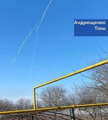 В окупованому Бердянську прогримів вибух у районі аеропорту, видніється дим. Фото