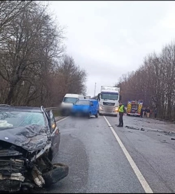 Автотроща під Івано-Франківськом: є загиблі (ФОТО, ОНОВЛЮЄТЬСЯ)