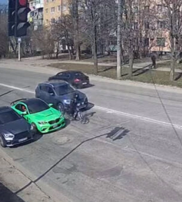 У Кропивницькому п’яний велосипедист врізався в BMW та утік