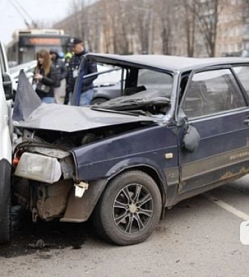 В`їхав у припарковане авто: у Кривому Розі сталася ДТП