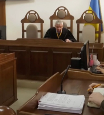 Пішов добровольцем на фронт у Луцьку митника судять за зловживання службовим становищем