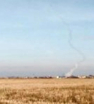 В окупованому Бердянську прогримів вибух у районі аеропорту, видніється дим. Фото