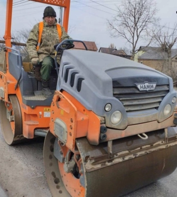 Ями, дерева та світлофори - чим займаються у Рівному комунальники цими днями
