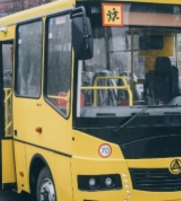 Шкільні автобуси отримали громади Рівненщини від Чеської Республіки