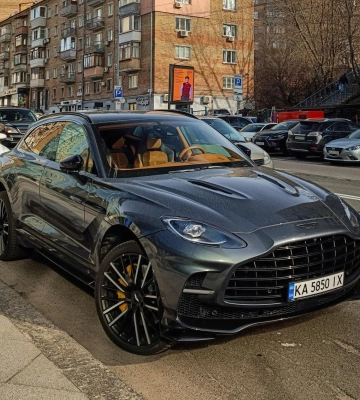 В Киеве заметили один из самых быстрых в мире кроссоверов 