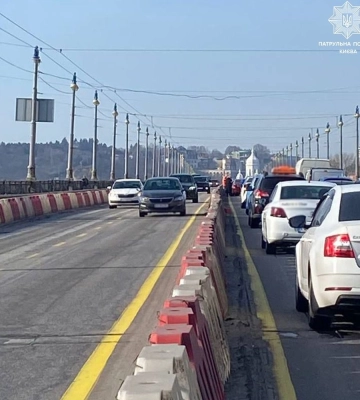 ДТП на мосту Патона спричинила затримки в русі до центру Києва