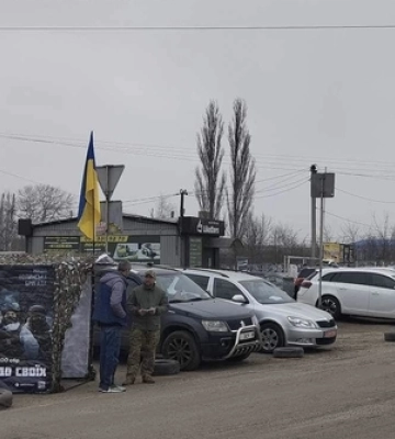 На луцькому авторинку військові розмістили намет 