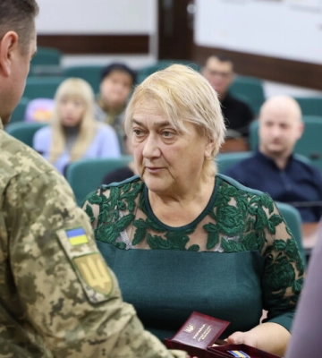 У Луцьку рідним загиблих Героїв вручили їхні посмертні нагороди. Фото
