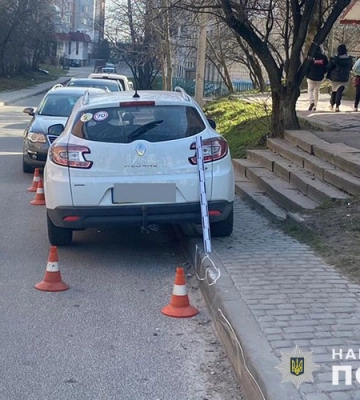 У Тернополі водійка на тротуарі збила жінку з дітьми