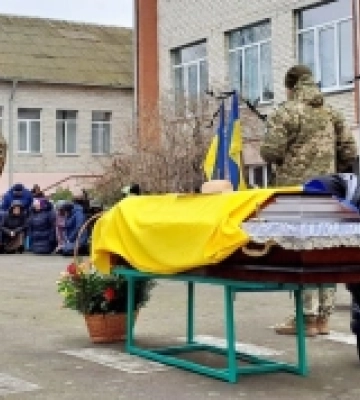 У селі Тойкут провели в останню земну дорогу захисника Петра Ілюшика