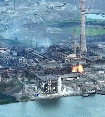Ко второй годовщине боев за Мариуполь в Украине отмечают подвиг воинов &quot;Азова&quot;