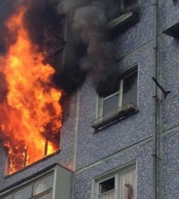 Взрывы в Кривом Роге: вспыхнул пожар в многоэтажке