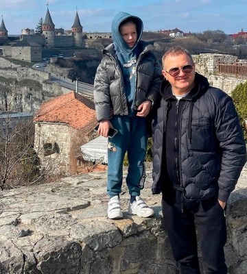 Юрій Горбунов та його син Іван досліджують історичні скарби України