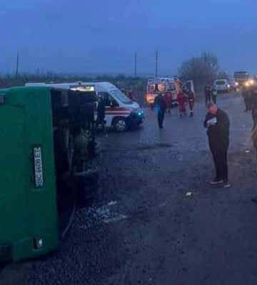 У ДТП з рейсовим автобусом на Львівщині постраждали 16 людей