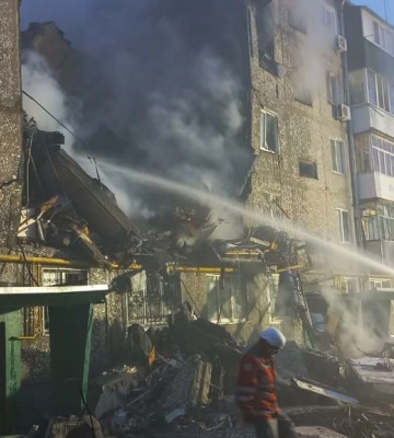 Рашистський “шахед” зруйнував 15 квартир у багатоповерхівці в Сумах: є загиблі