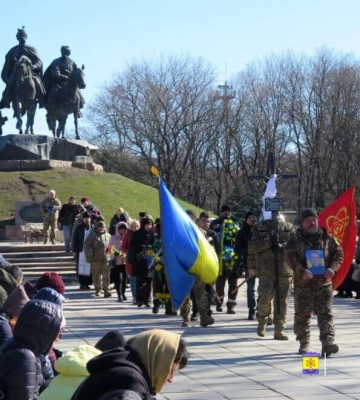 Залишилися син та дружина: на Дніпропетровщині провели в останню путь загиблого Героя