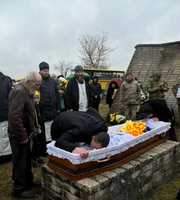 Воював разом з братом: на Волині всім селом ховали загиблого Героя Романа Іванчука