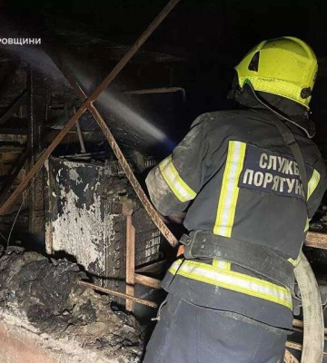 У Дніпровському районі сталася пожежа у виробничій будівлі  