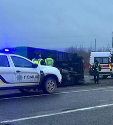 Поліція повідомила деталі перекидання рейсового автобуса на Львівщині