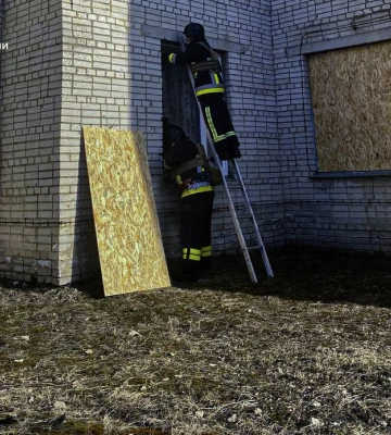 У Сумському районі рятувальники ліквідували наслідки ворожих обстрілів