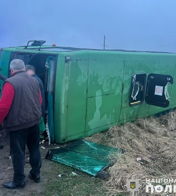 Поліція повідомила деталі перекидання рейсового автобуса на Львівщині
