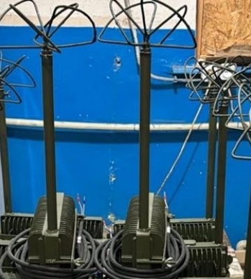 Розвідники 72 ОМБр отримали систему РЕБ від читачів Кореспондент.net