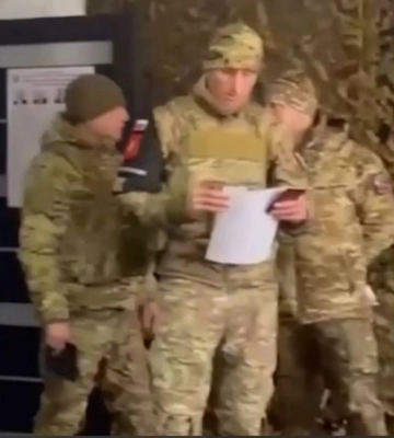 В Мелитополе члены избиркома не знают соперников путина на выборах, а вояк заставляют голосовать дважды
