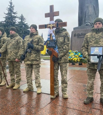 Мобілізували на початку року: у Рівному попрощалися з полеглим на війні солдатом Русланом Оводюком (ВІДЕО)