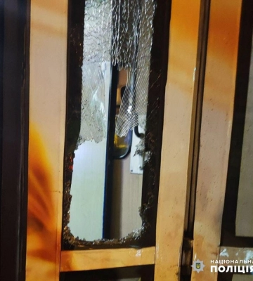 В центрі Одеси хуліган пошкодив трамвай та побив його кермувальницю