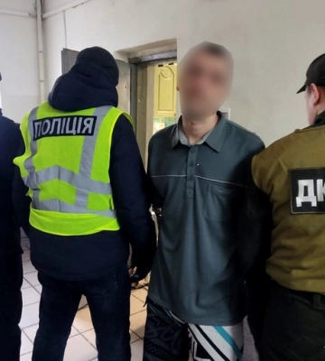 «Привіт, впізнав мене?»: поліцейські Рівненщини припинили злочинну діяльність зеків-шахраїв