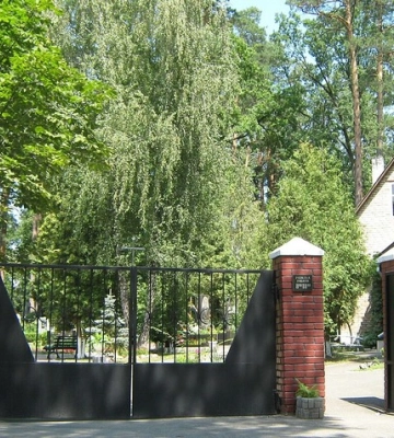 На кладбище в Пуще-Водице «мертвым душам» за уборку заплатили более 1,5 млн