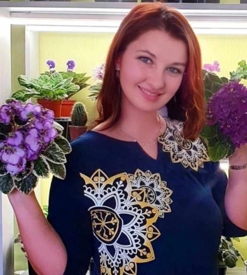 Дівчина з Виноградова за 2 роки виростила більш ніж 300 фіалок