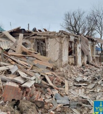 Рашисти ударили КАБом по Вовчанську, пошкоджено будинок, під завалами можуть бути люди