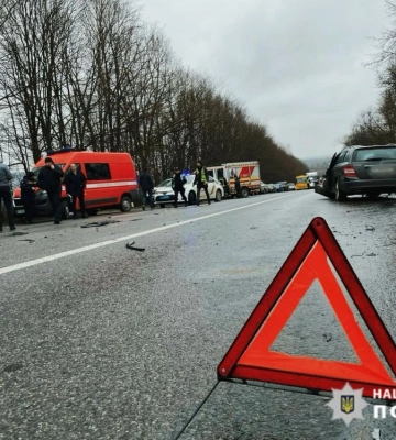 На Прикарпатті сталася ДТП за участі автобуса: троє загиблих, п'ятеро поранених