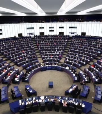 ЄП схвалив Закон про штучний інтелект