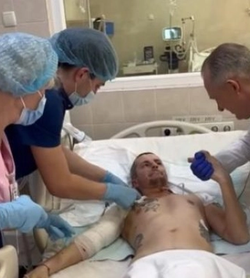 “Після вибуху заплющив очі та чекав, коли вийду з темряви”: у лікарні Дніпра лікують пораненого бійця