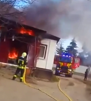 У Кам’янці загорівся будинок: врятували 4-річну дитину