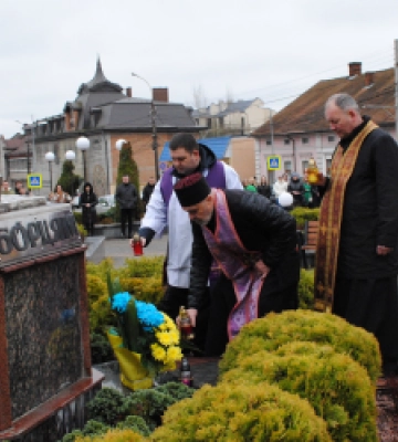 На акції з нагоди Дня пам'яті загиблих воїнів-земляків пом'янули у молитві 51  Героя з Мостиської громади