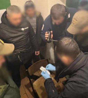 У Києві викрили працівника Лук’янівського СІЗО, який продавав арештантам наркотики. Фото