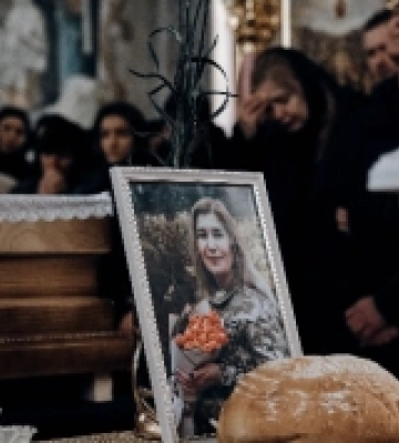 У Берегові відбулося прощання з військовослужбовицею Ольгою Бізілею, яка загинула у ДТП