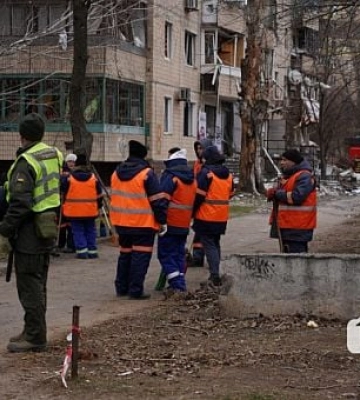 Коммунальные службы в Кривом Роге  продолжают ликвидацию последствий вражеской атаки