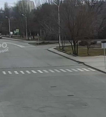 У Дніпрі автомобіль влетів у стовп (ВІДЕО)