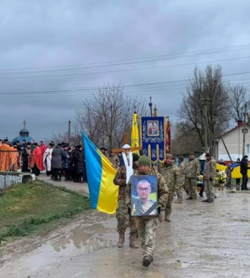 На Тернопільщині поховали 52-річного Героя Романа Мидляка